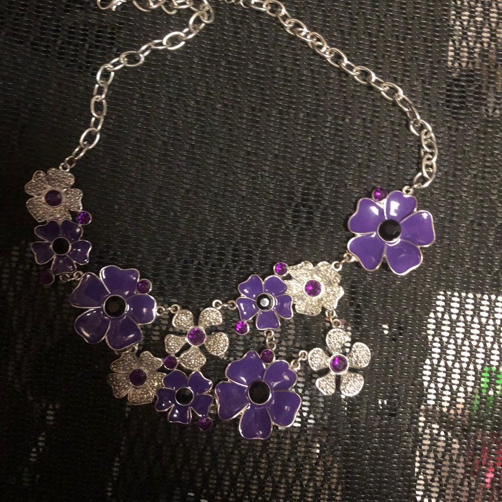 Floral Enamel Costume Necklace- 532 $25 or $20 w/offer - Picture 4 of 4